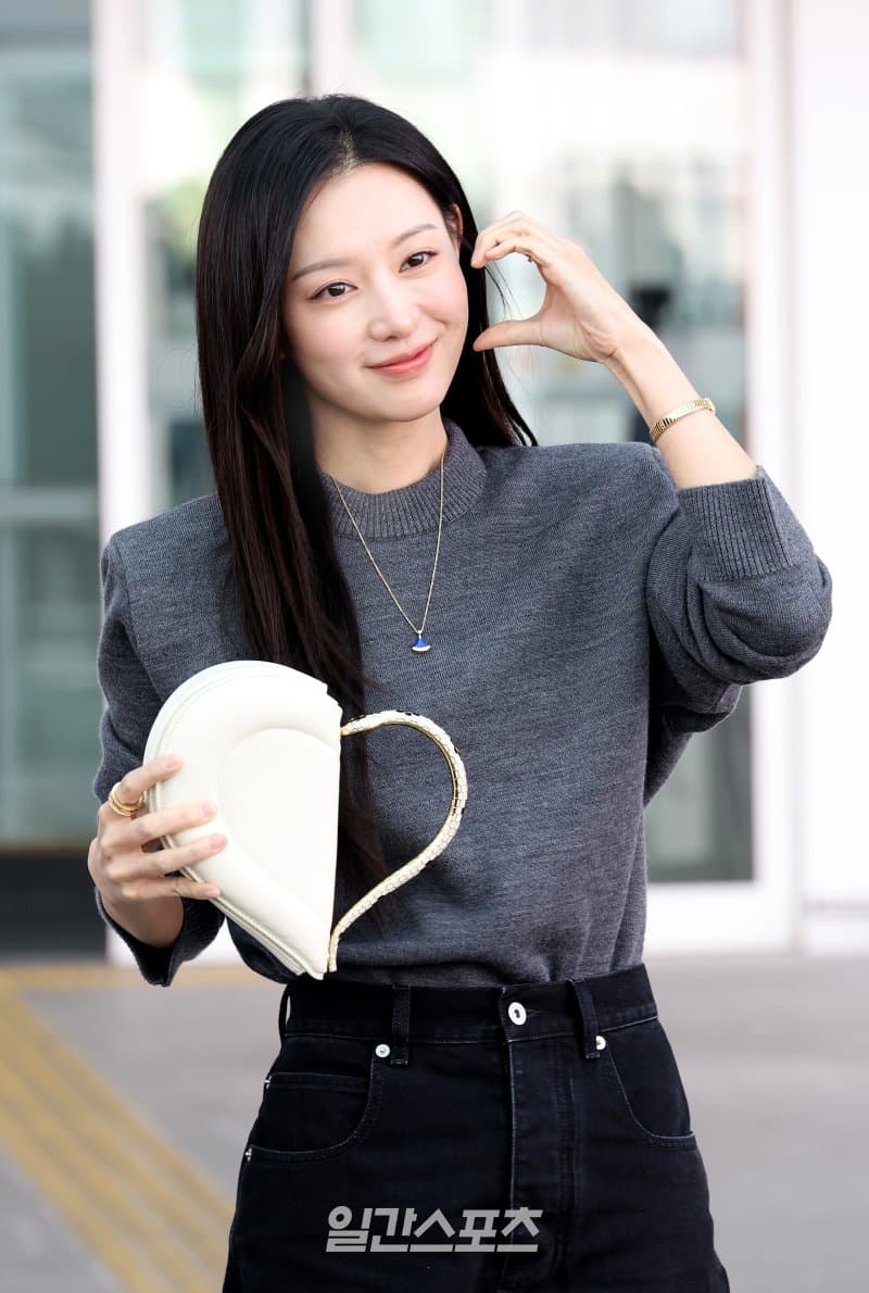 [잡담] 오늘자 불가리 행사 때문에 출국하는 김지원 | 인스티즈