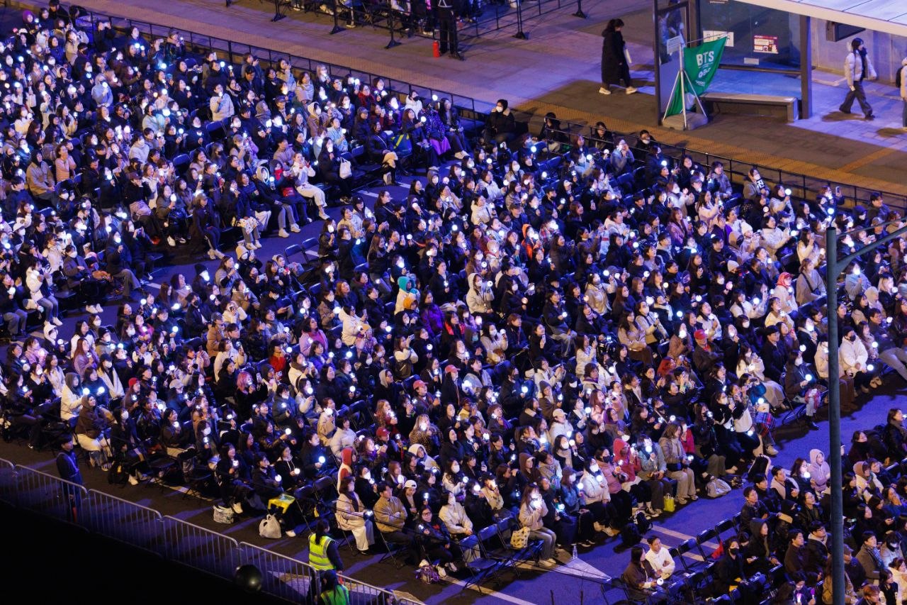 [정리글] BTS 방탄 광화문공연 좌석 22000석도 다 못채운듯 | 인스티즈