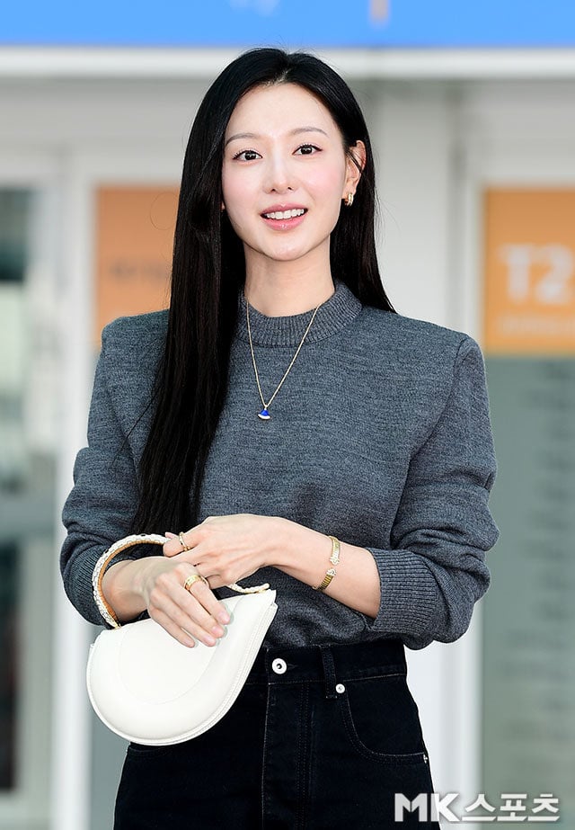 [잡담] 오늘자 불가리 행사 때문에 출국하는 김지원 | 인스티즈