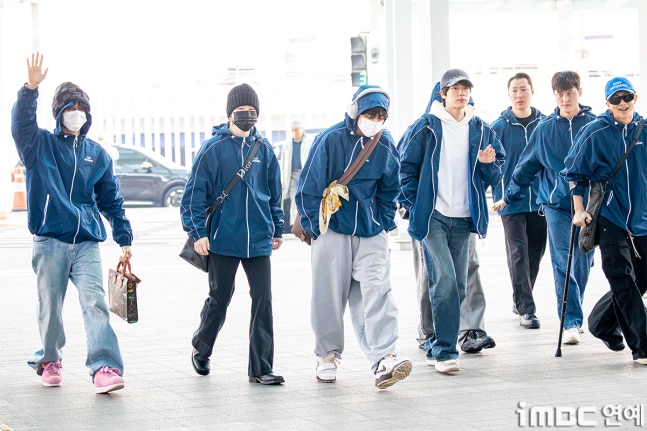 [잡담] 오늘 방탄소년단 뉴욕 출국 기사사진 | 인스티즈