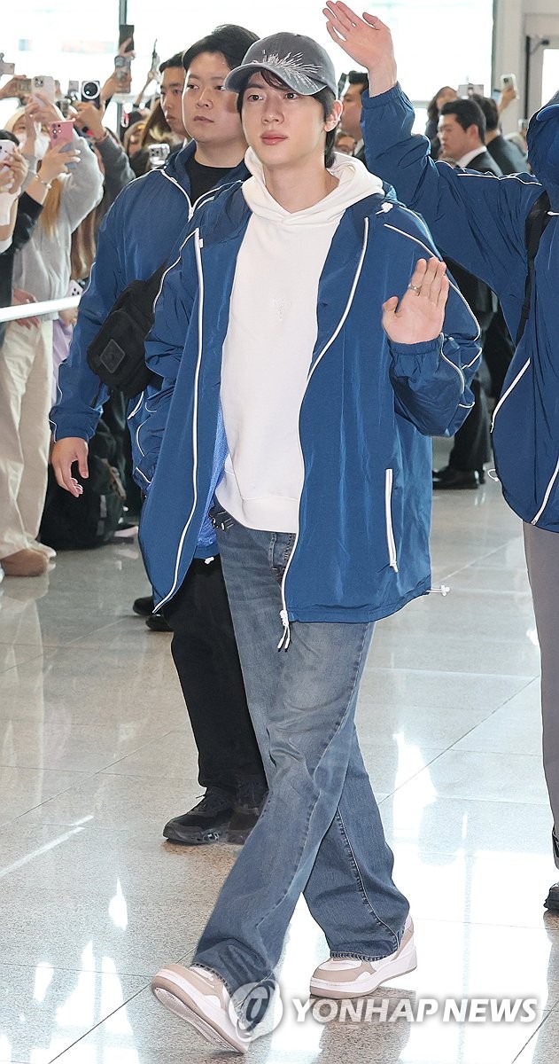 [잡담] 오늘 방탄소년단 뉴욕 출국 기사사진 | 인스티즈