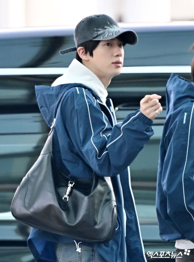 [잡담] 오늘 방탄소년단 뉴욕 출국 기사사진 | 인스티즈