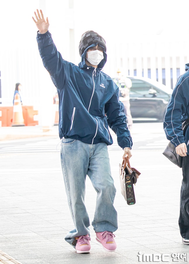 [잡담] 오늘 방탄소년단 뉴욕 출국 기사사진 | 인스티즈