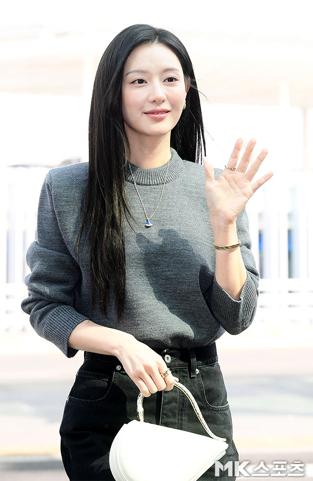 [잡담] 오늘자 밀라노 출국한 배우 김지원 기사사진 | 인스티즈