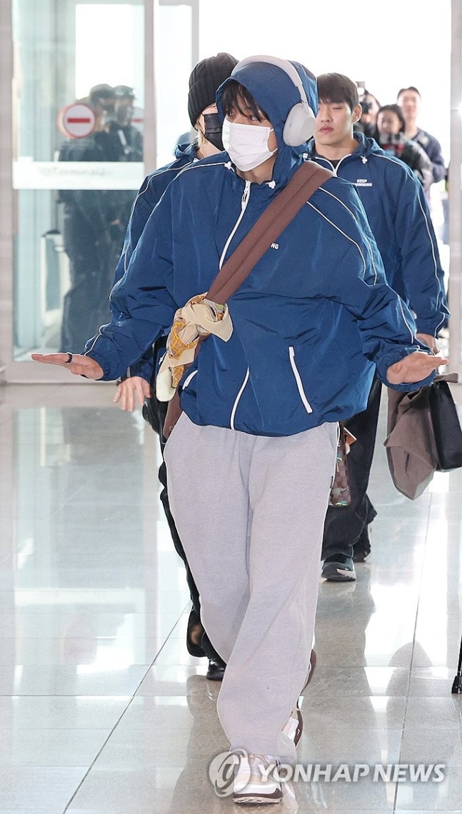 [잡담] 오늘 방탄소년단 뉴욕 출국 기사사진 | 인스티즈