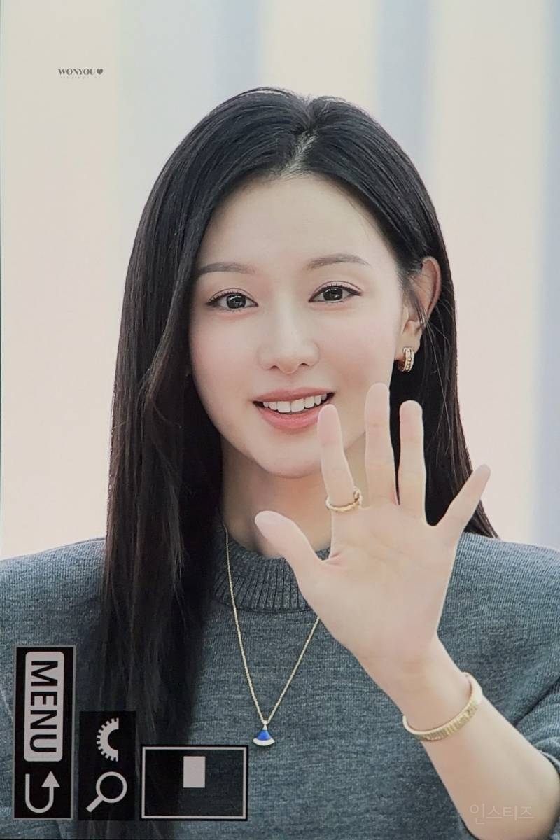 불가리 행사 참석 하기위해 밀라노로 출국하는 배우 김지원 | 인스티즈
