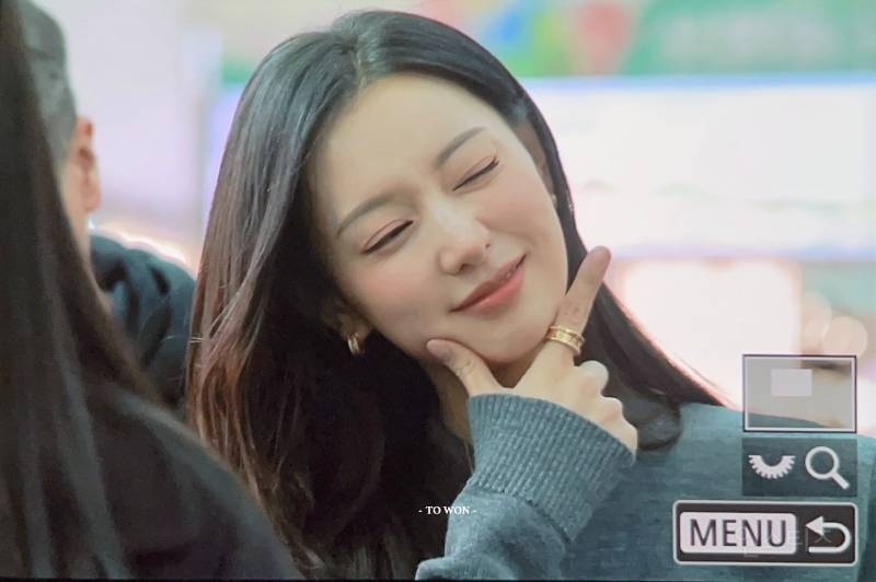불가리 행사 참석 하기위해 밀라노로 출국하는 배우 김지원 | 인스티즈