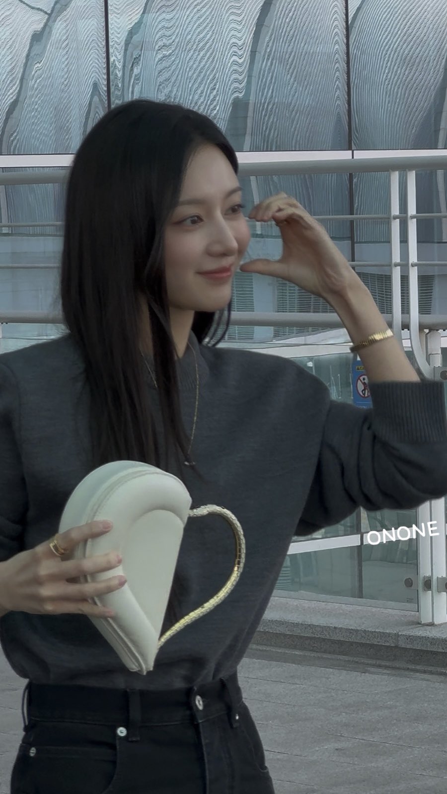 [잡담] 김지원) 오늘자 공항 김지원 폰카짤 | 인스티즈