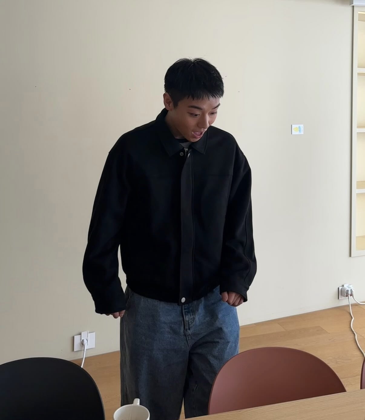[잡담] 박지훈 기자님보다 먼저 와서 두손 모으고 다소곳하게 서서 기다렸대ㅋㅋㅋ | 인스티즈