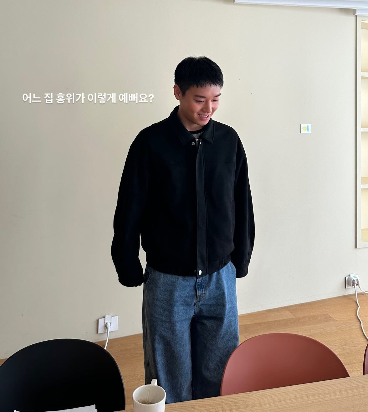 [잡담] 박지훈 기자님보다 먼저 와서 두손 모으고 다소곳하게 서서 기다렸대ㅋㅋㅋ | 인스티즈