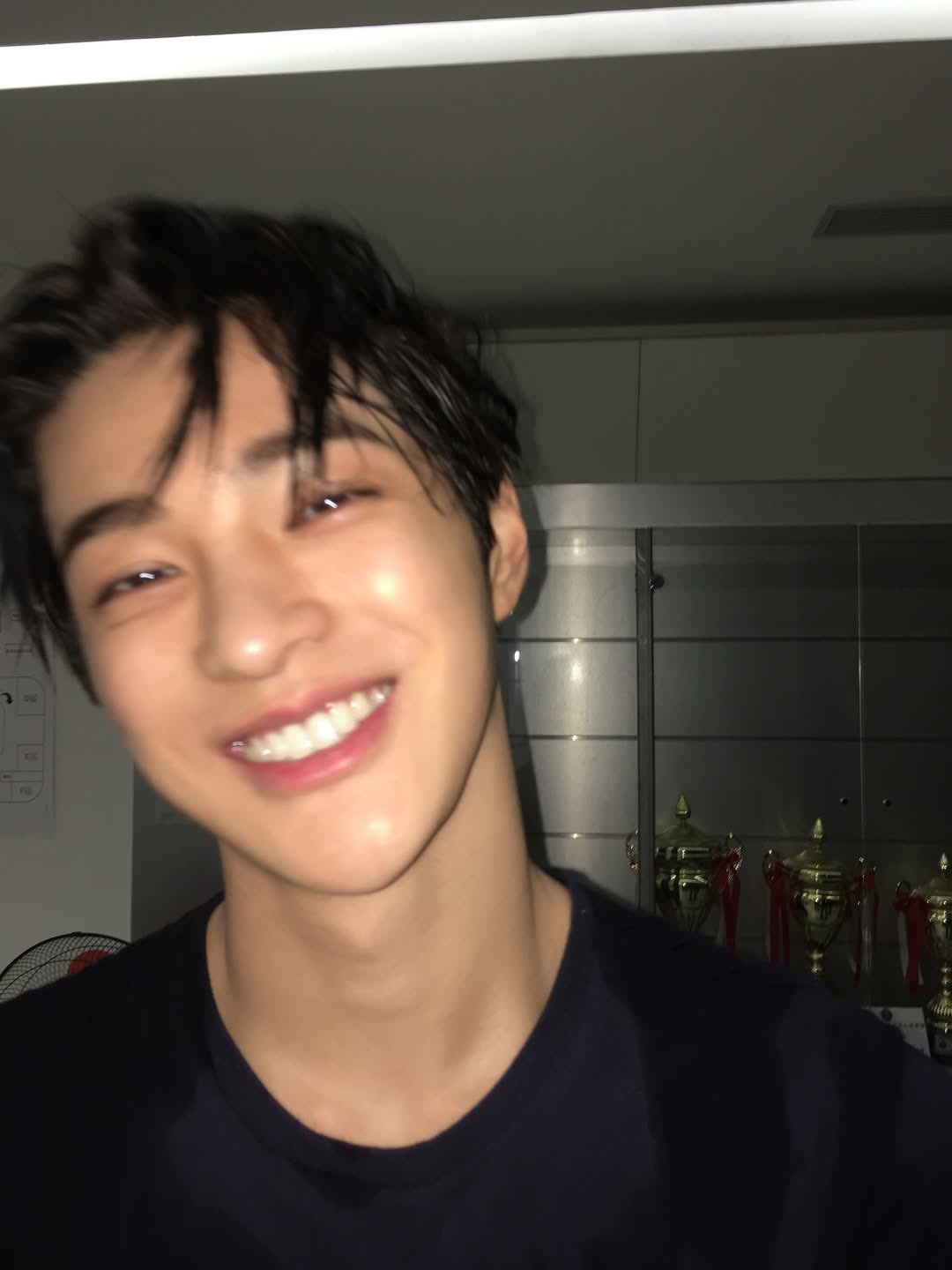 [잡담] 건호 이렇게 웃을때 좋다 | 인스티즈