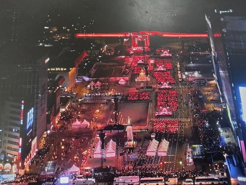 [잡담] 근데 궁금한 게 방탄 여기 사진 속에 가운데랑 왼쪽은 왜 좌석 안 푼거야? | 인스티즈