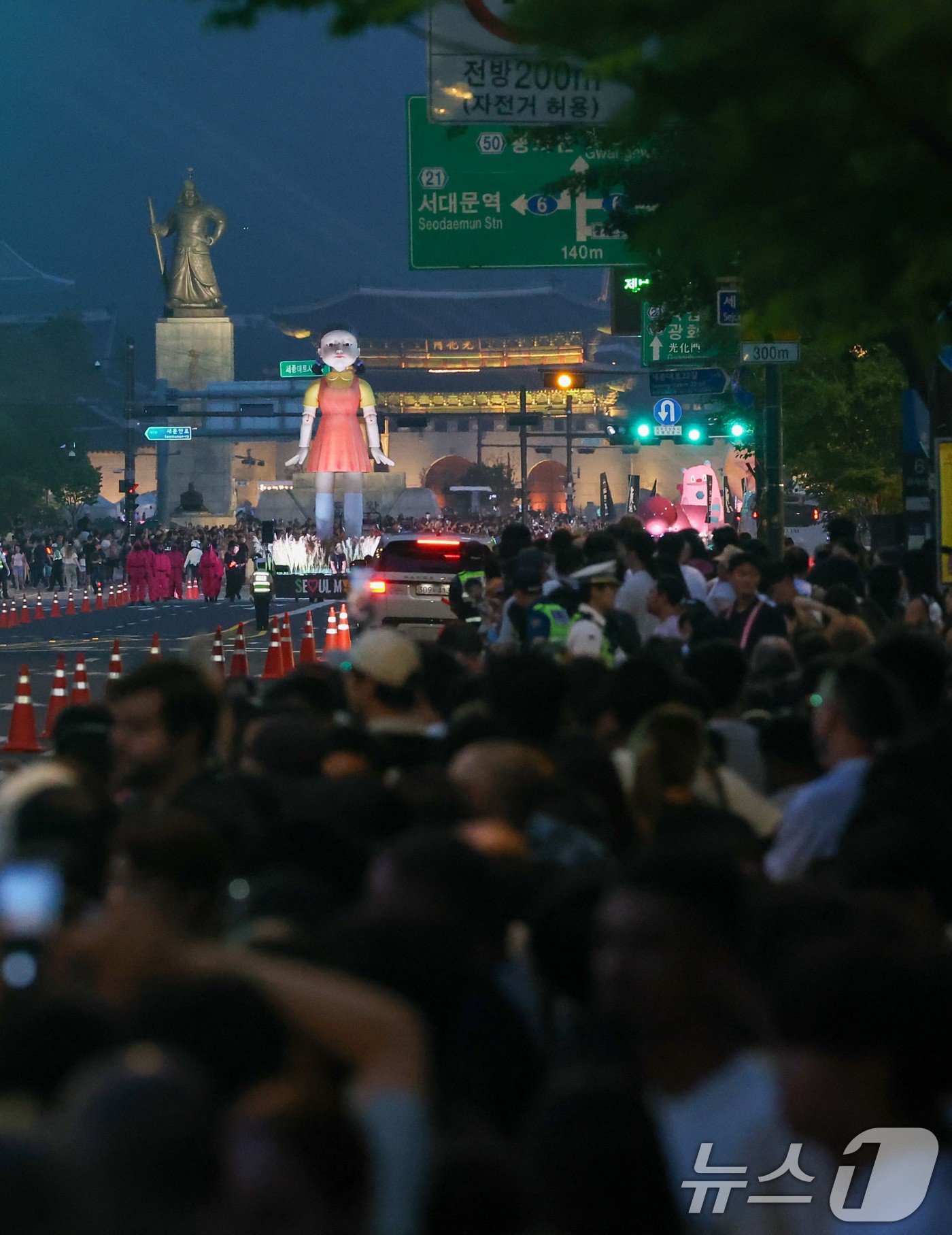 [잡담] 오징어 게임 광화문 퍼레이드때가 사람은 훨씬 더 많았던듯 | 인스티즈