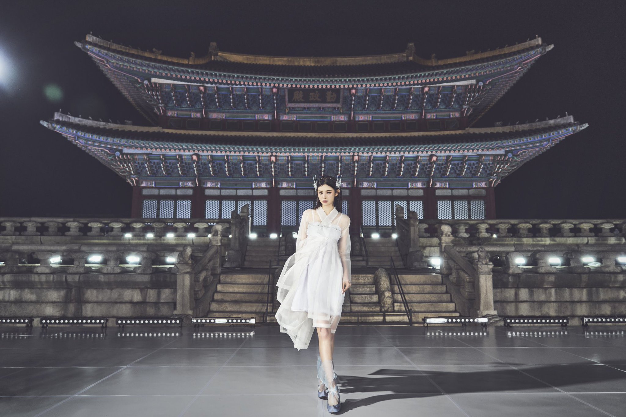 [정리글] 뉴진스 궁위드유 100만뷰 넘은 기념으로 올리는 의상 비하인드 | 인스티즈