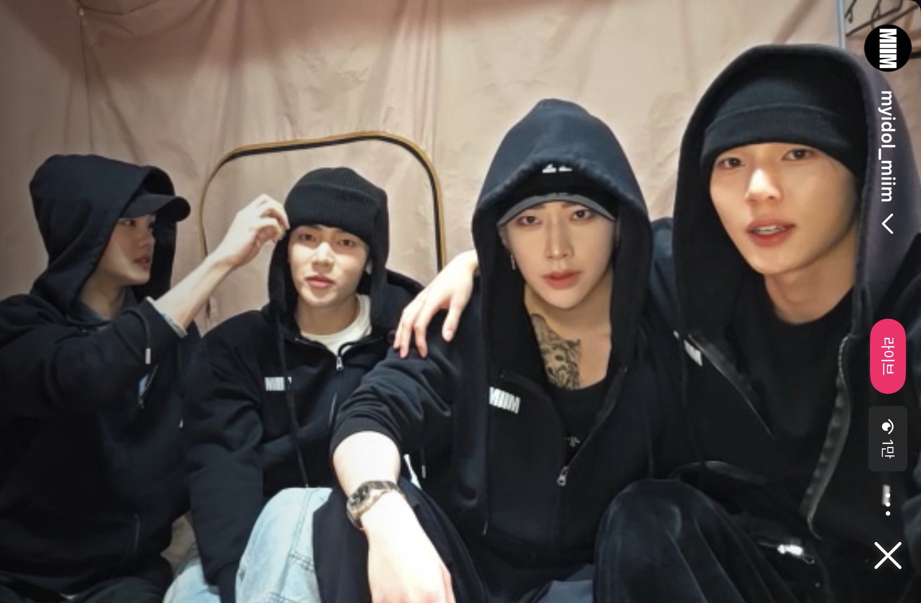 [잡담] 우리 앤더블 4명 다 머리 싹 밀었다네요 | 인스티즈