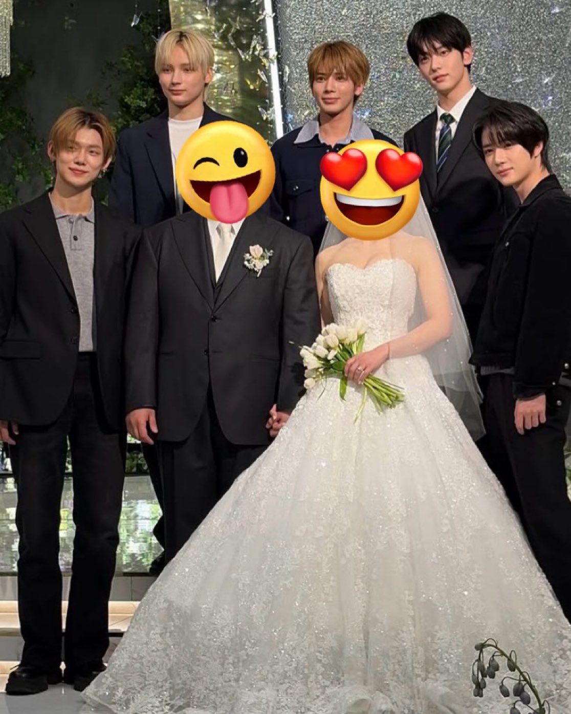 [잡담] 투바투 바쁘긴 ㄹㅇ 개바빴나봐ㅋㅋ 앨범 포카로 하객룩 있어 | 인스티즈