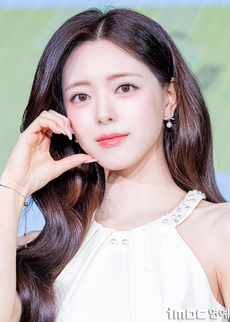 [잡담] 오늘 유나 쇼케이스 기사사진 너무 예쁘다 | 인스티즈