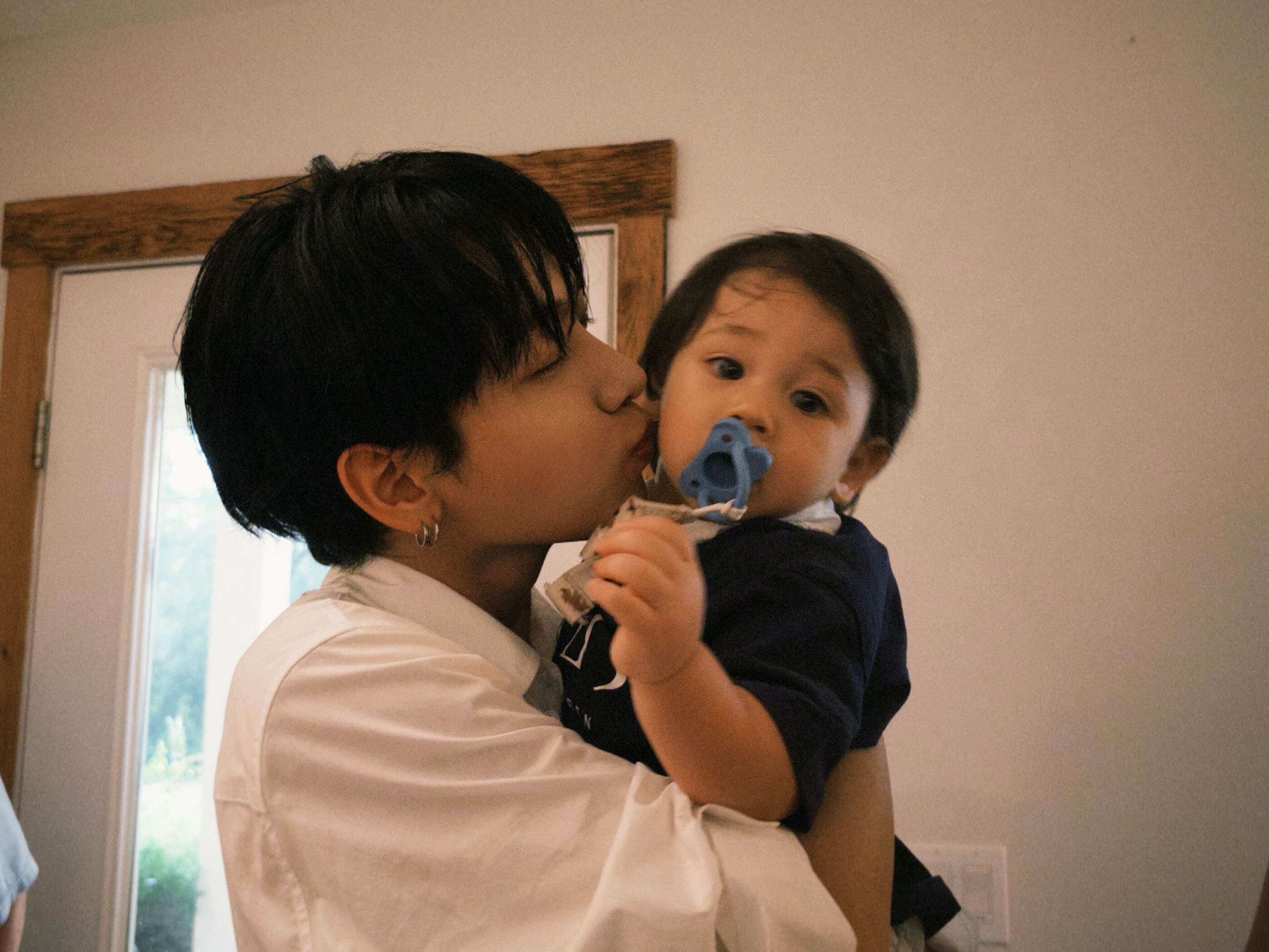 [잡담] 너네 최애한테서 이런 셀카와 영상 날라오면 유사 참을수있음? | 인스티즈