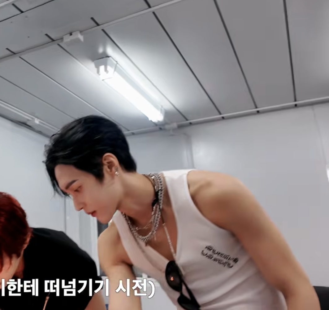 [잡담] 생일파티 준비하는 원빈 옆태봐 ㅁㅊ | 인스티즈