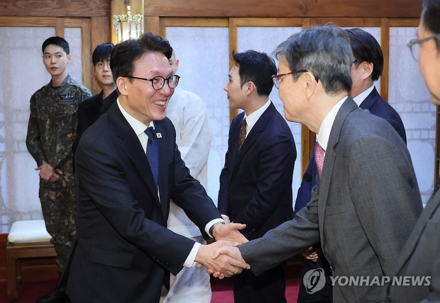 [잡담] 정부, 자살예방 '천명지킴 프로젝트' 추진•••金총리 "엄중한 과제" (생명대사 : 매드클라운, NCT 도영, 하이라이트, 한로로 등) | 인스티즈