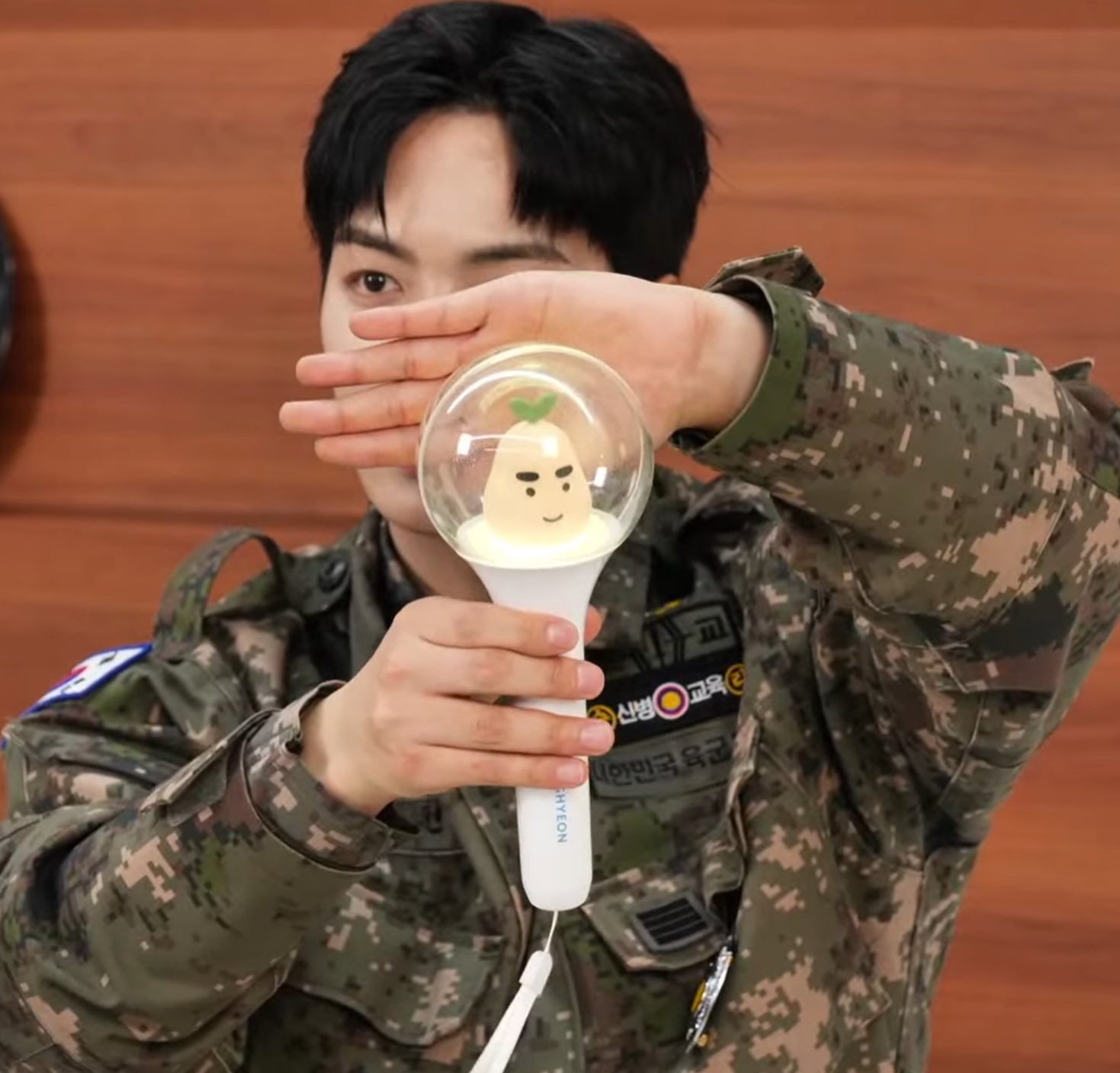 [잡담] 뉴종현 새로 생긴 응원봉 에바야.. | 인스티즈