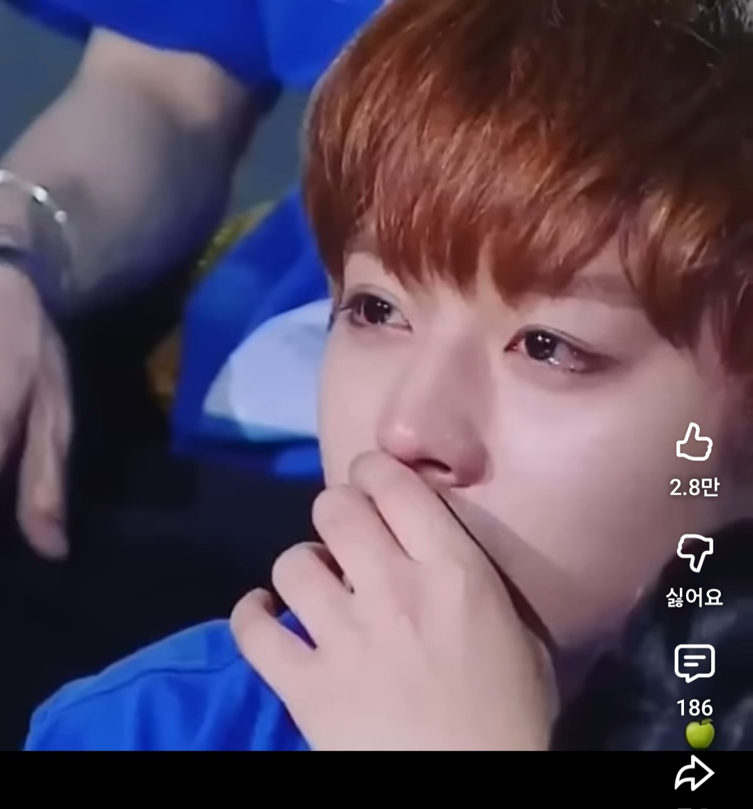 [잡담] 박지훈 프듀때 이거 뭐보고 우는거여? | 인스티즈