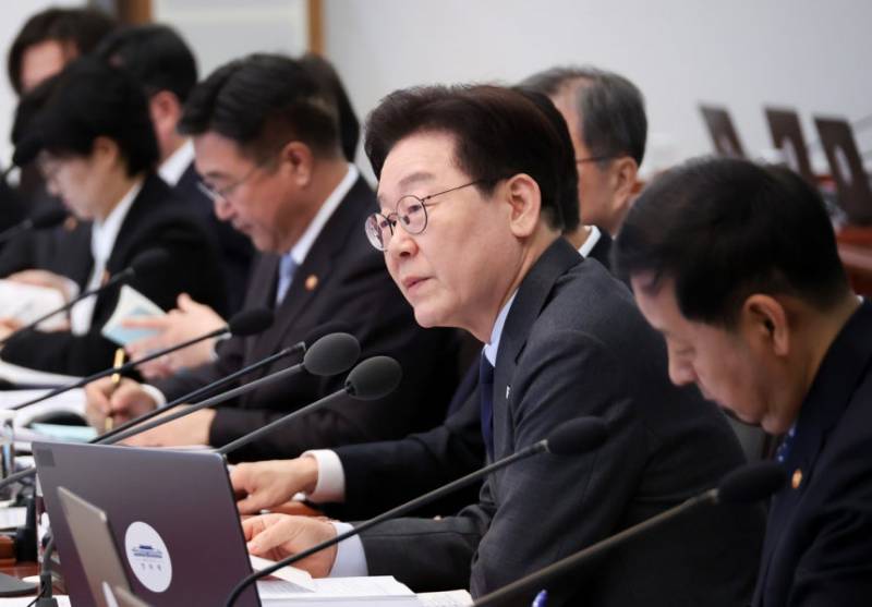 [속보] 이대통령 "출퇴근 시간 노인 대중교통 무료 이용 제한 검토” | 인스티즈
