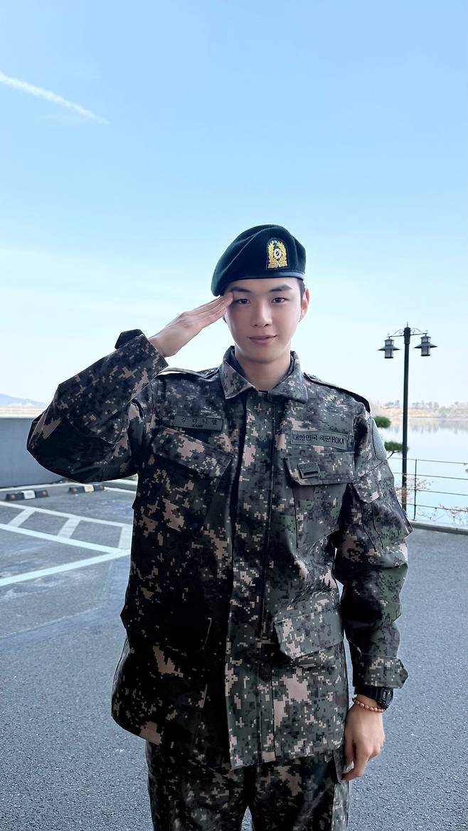 [정보/소식] 강다니엘 오늘 육군훈련소 훈련병 수료식 완료 | 인스티즈