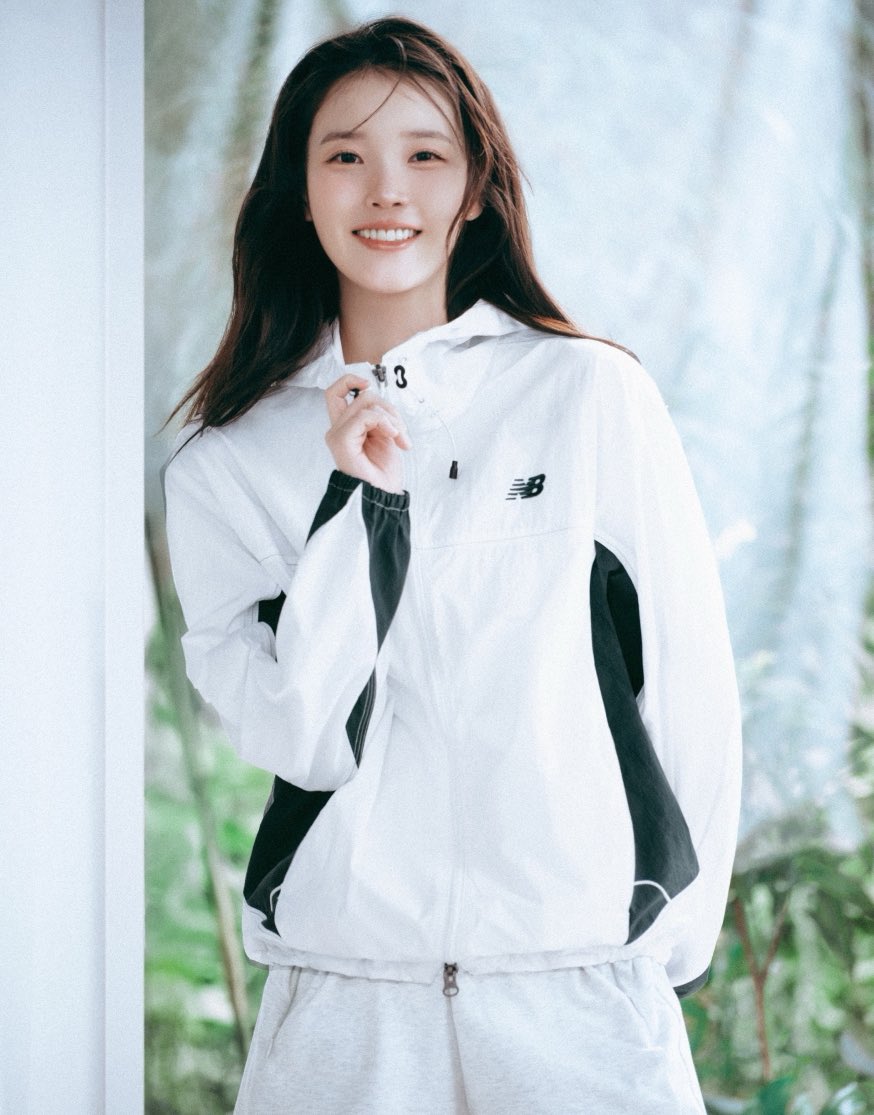 [잡담] 아이유 뉴발 화보 너무 예뻐!!!! | 인스티즈