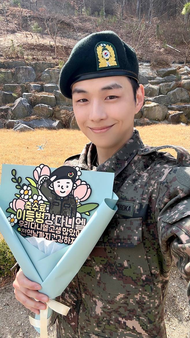[정보/소식] 강다니엘 오늘 육군훈련소 훈련병 수료식 완료 | 인스티즈