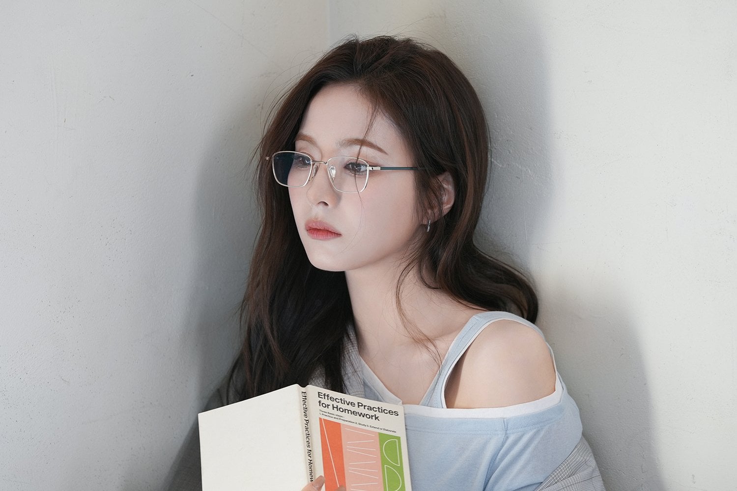 [잡담] 신세경) 신세경 안경 비하인드 사진 | 인스티즈