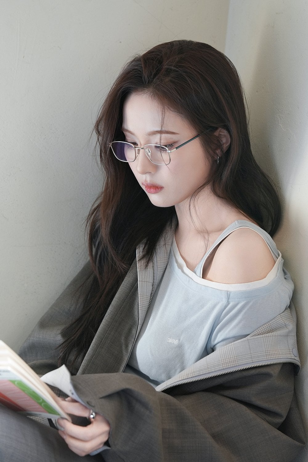 [잡담] 신세경) 신세경 안경 비하인드 사진 | 인스티즈