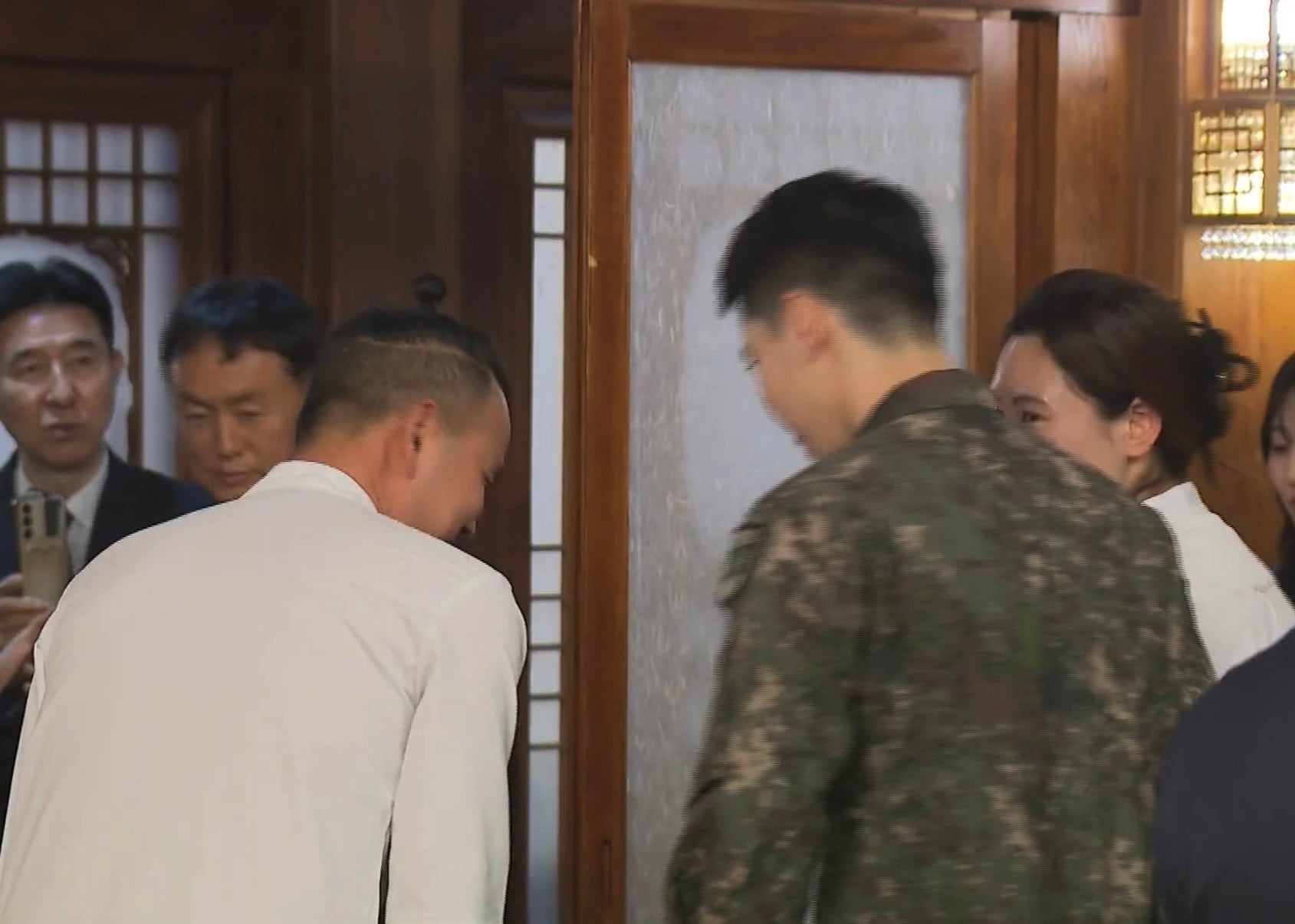 [잡담] 도영이 국무총리실에서 미니 팬미팅 중 | 인스티즈
