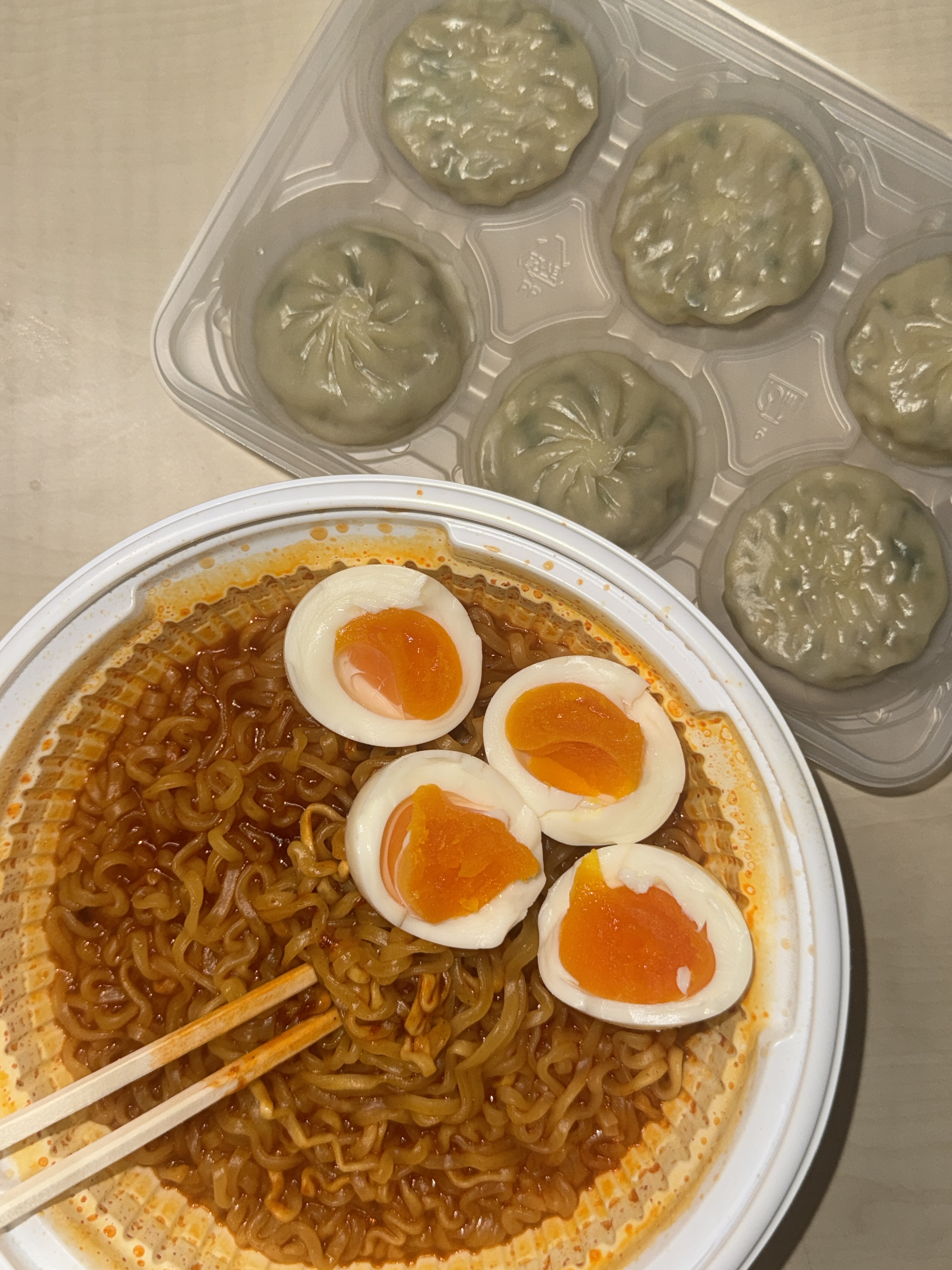 [잡담] 요즘 유행인 왕뚜껑라볶이를 드디어 먹어본다 | 인스티즈