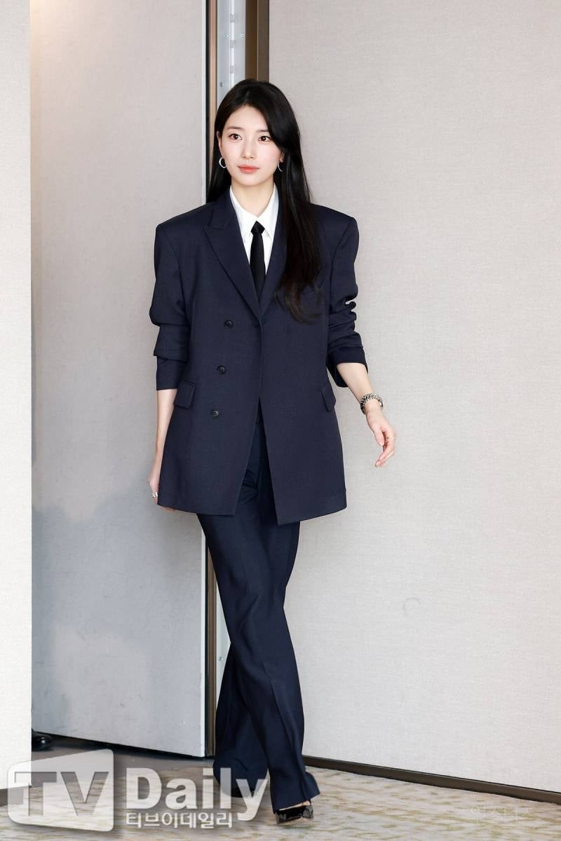 오늘자 론진 행사 수지....jpg | 인스티즈