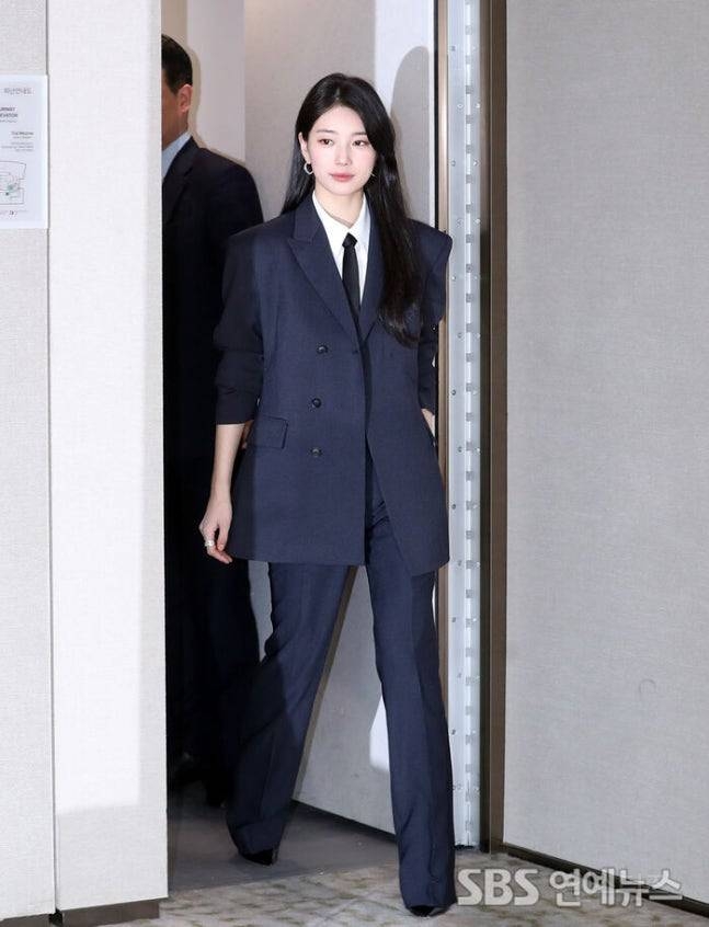 오늘자 론진 행사 수지....jpg | 인스티즈