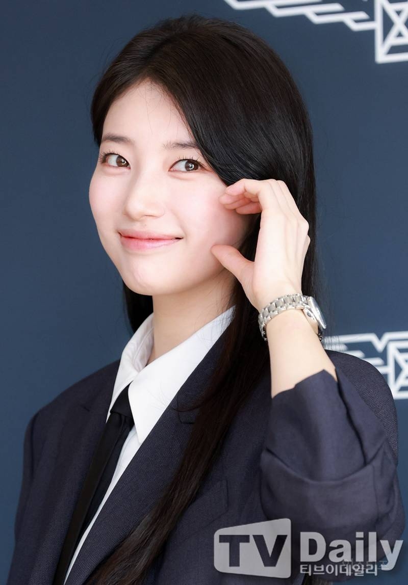 오늘자 론진 행사 수지....jpg | 인스티즈