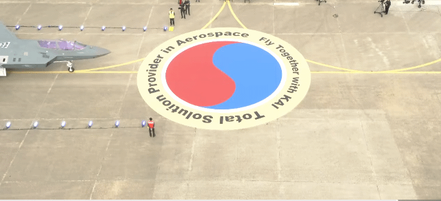 KF-21 양산1호기 롤아웃 "이젠 전투기도 국산"…李대통령 KF-21 출고에 '방산 강국 선언' | 인스티즈