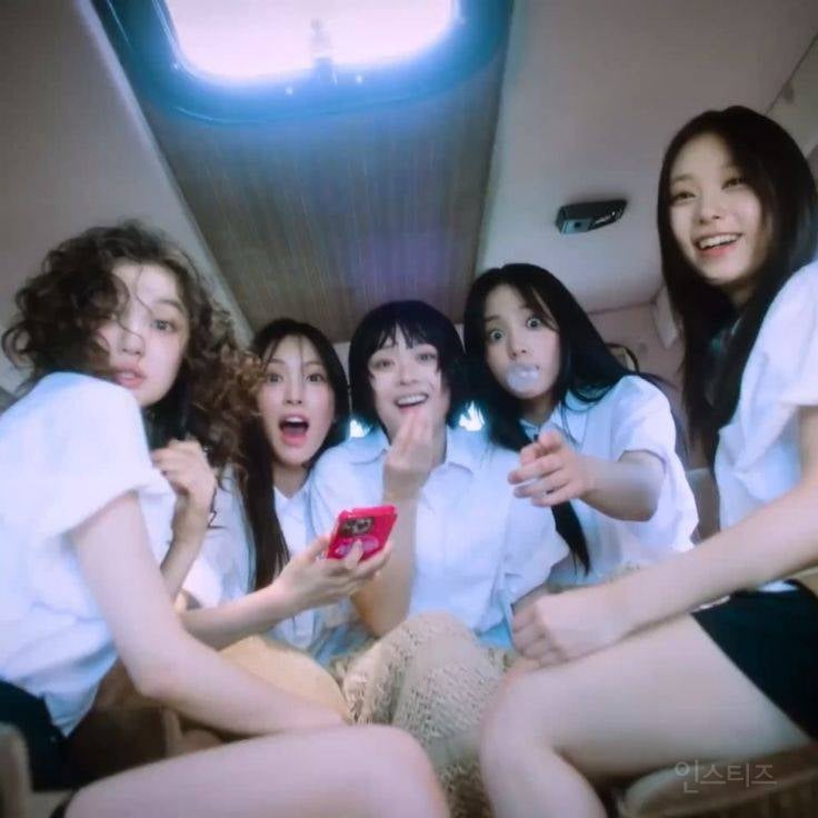 뉴진스 하면 가장 먼저 떠오르는 이미지는? | 인스티즈