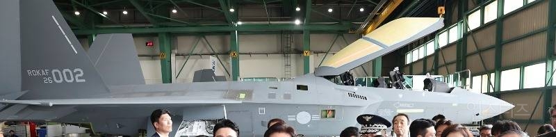 KF-21 양산1호기 롤아웃 "이젠 전투기도 국산"…李대통령 KF-21 출고에 '방산 강국 선언' | 인스티즈