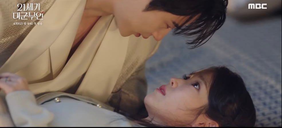 [잡담] 대군부인) 아이유랑 변우석 어떻게 하다가 위치가 바꼈을까? | 인스티즈