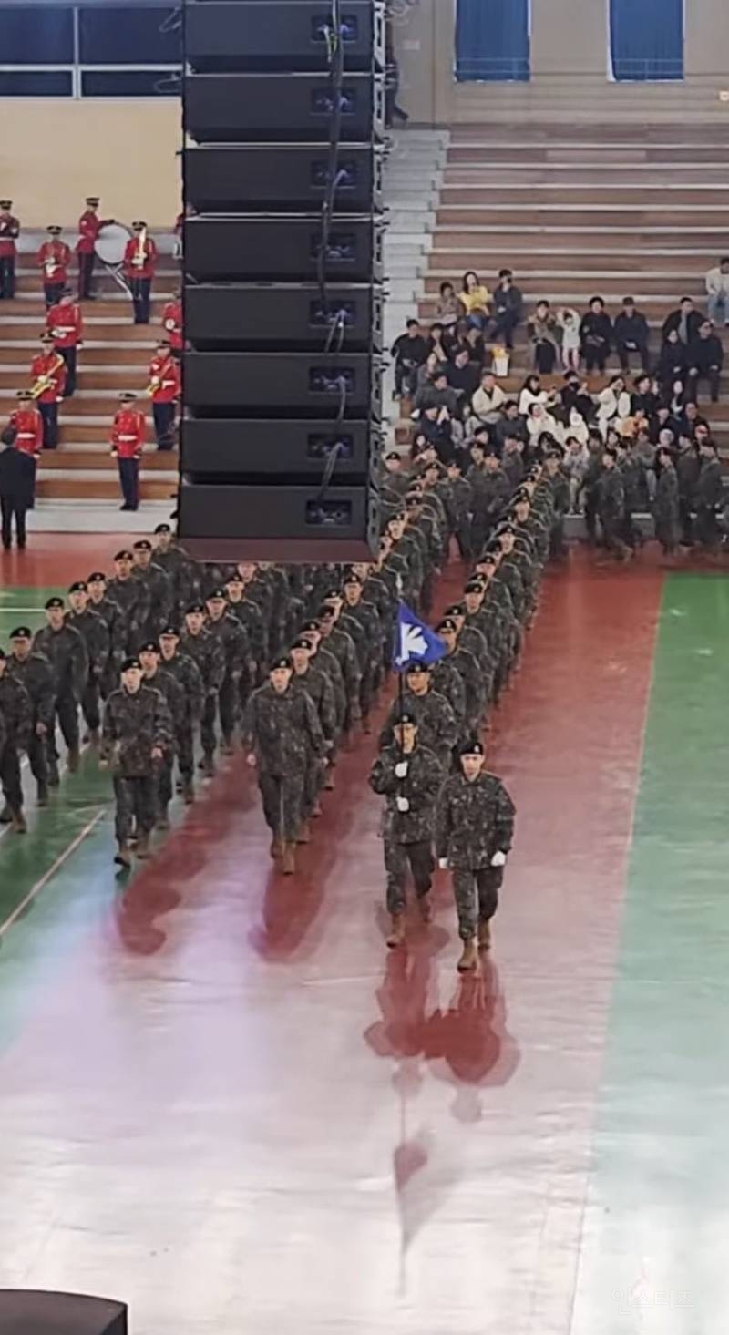 수료식 행진해서 들어오는 강다니엘 | 인스티즈