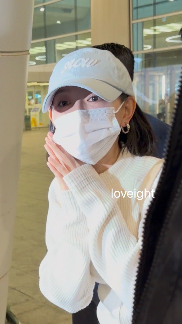 [잡담] 김지원) 오늘자 공항 김지원 폰카짤 | 인스티즈