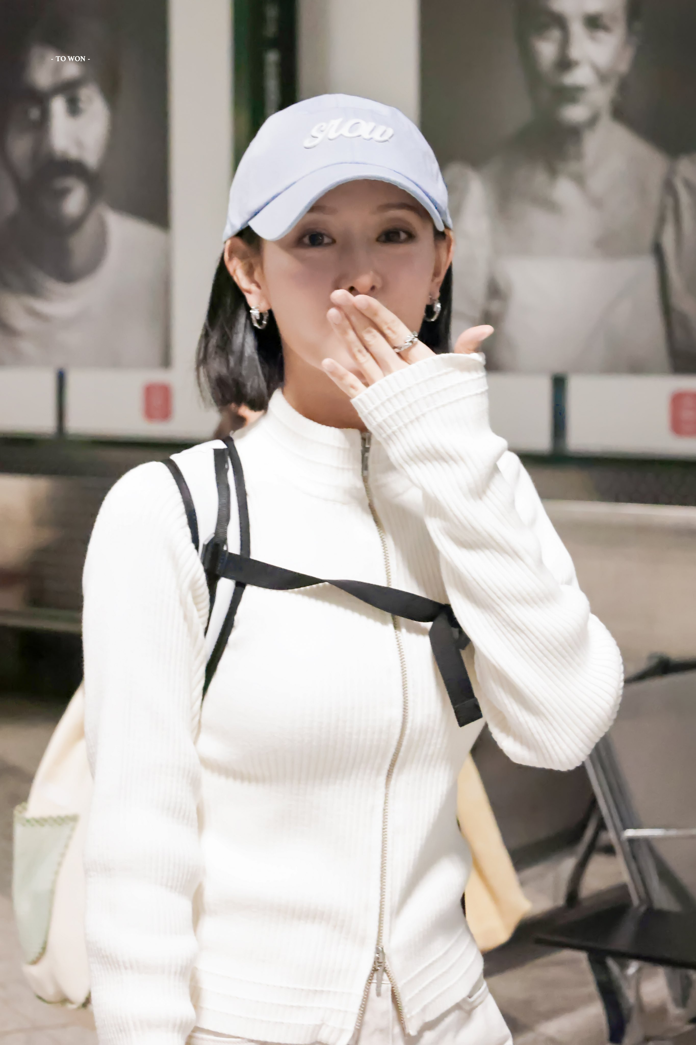[잡담] 김지원) 260325 김지원 밀라노 공항 팬직찍 고화질 | 인스티즈