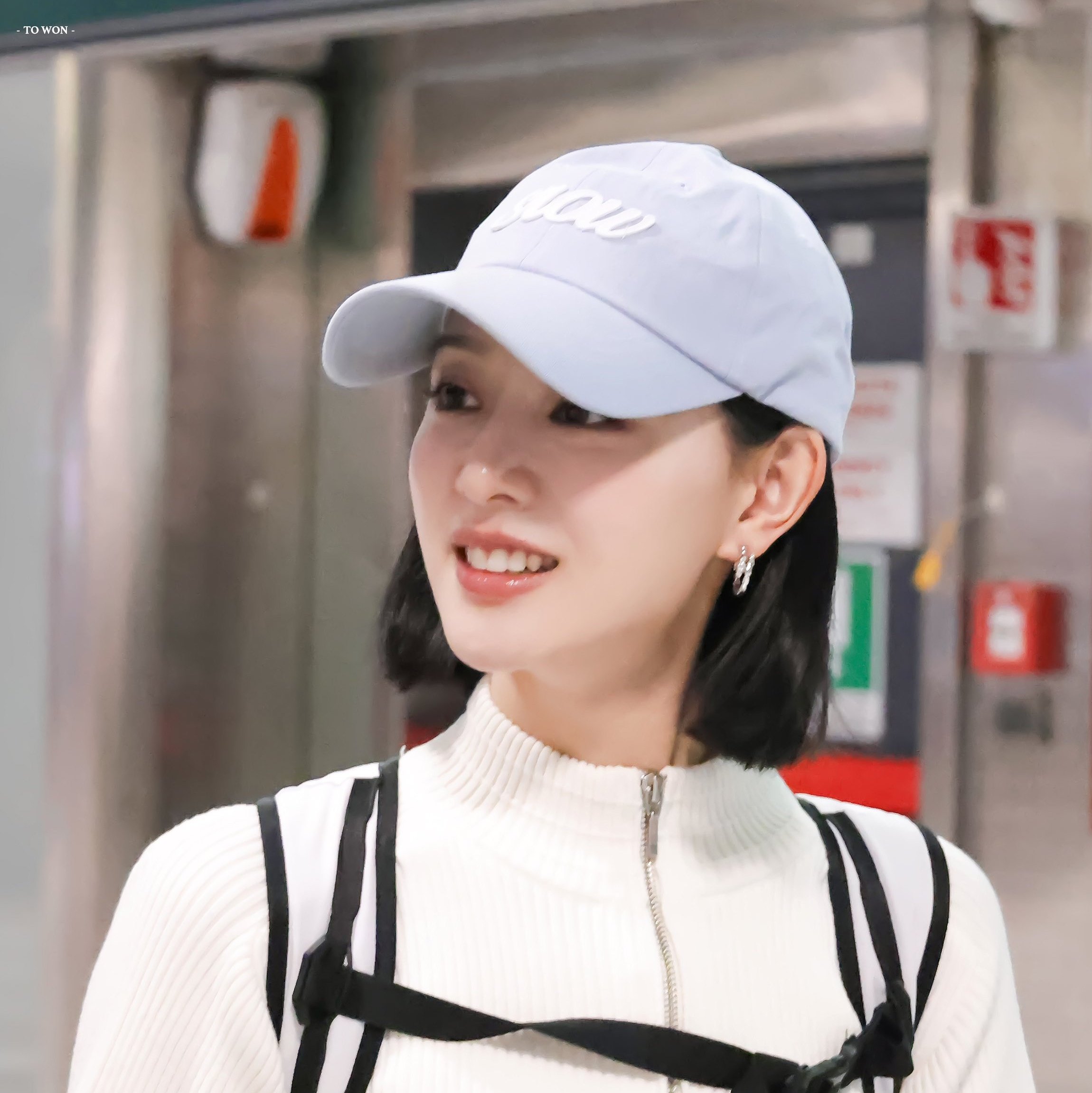 [잡담] 김지원) 260325 김지원 밀라노 공항 팬직찍 고화질 | 인스티즈