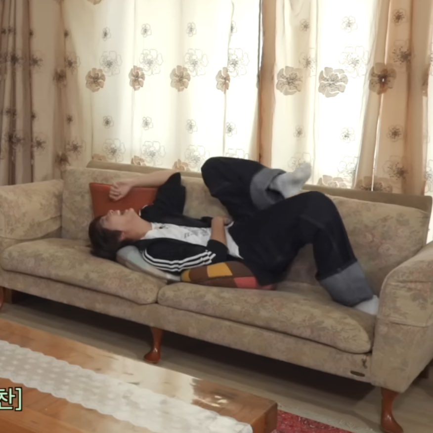 [잡담] 칠밥 뜰때마다 우리 해찬이 이러고 있어ㅜㅜㅋㅋㅋㅋㅋ | 인스티즈