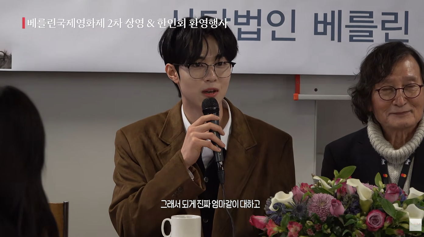 [잡담] 베를린 영화제에서 세계최초로 영화 본 염혜란과 신인배우 | 인스티즈