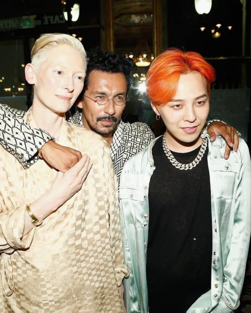 지드래곤과 손잡은 틸다 스윈튼..JPG | 인스티즈