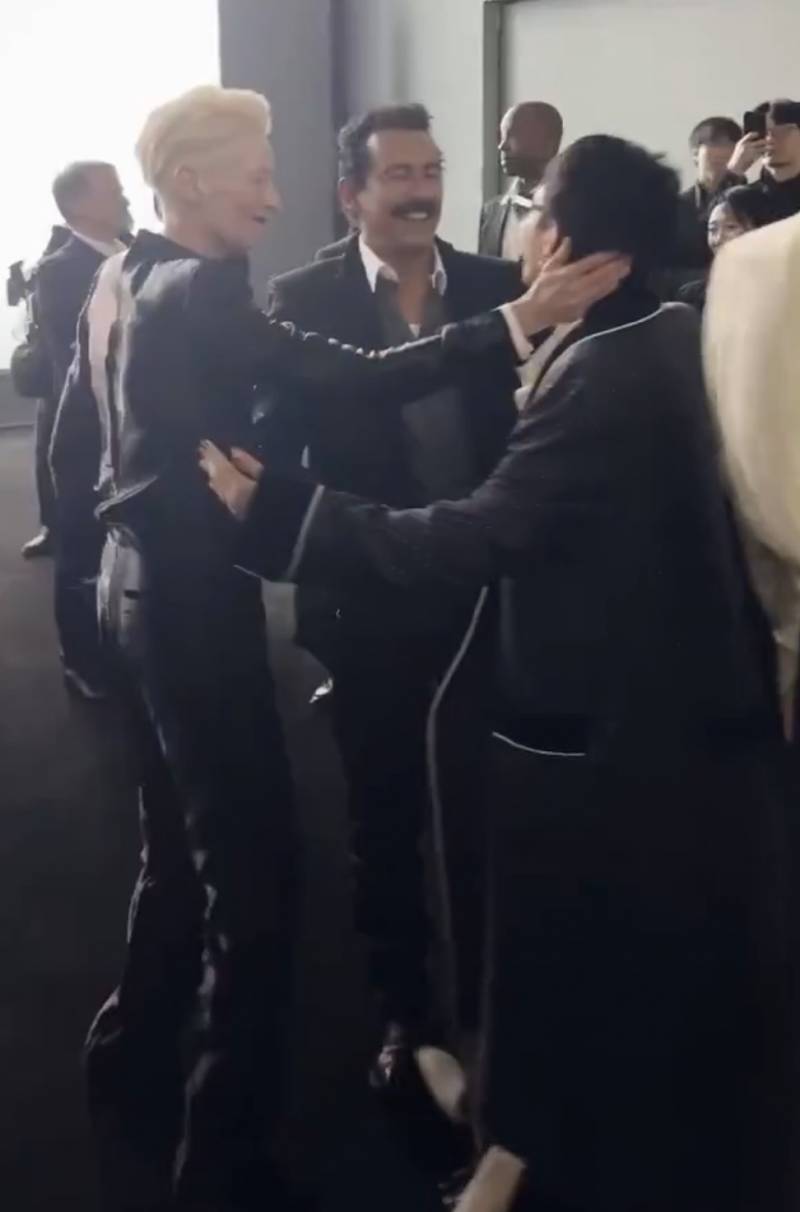 지드래곤과 손잡은 틸다 스윈튼..JPG | 인스티즈