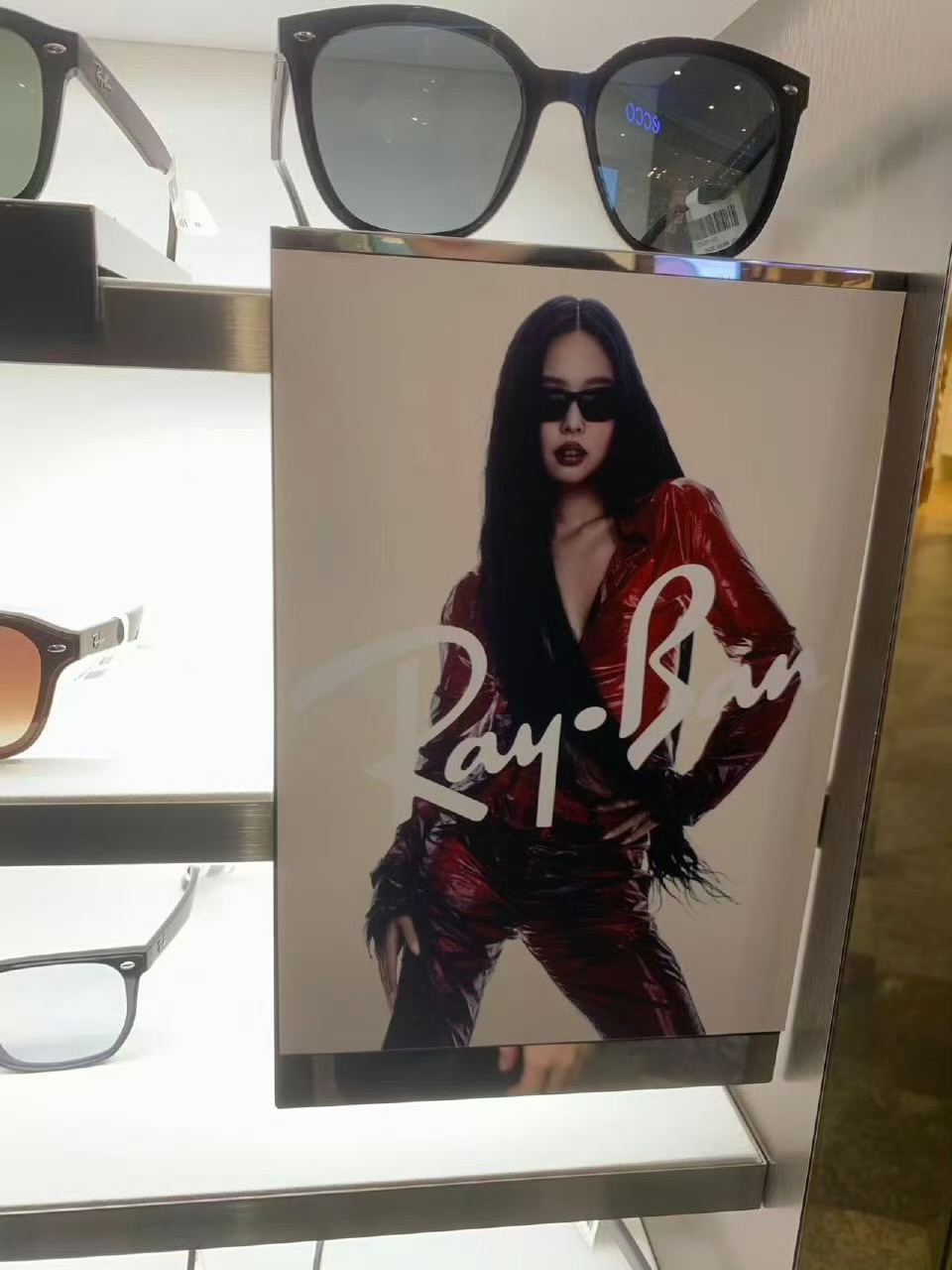 [잡담] 제니 드디어 레이벤 캠페인 하나봐 | 인스티즈